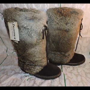 BEARPAW FUR BOOTS. NWT BROWN SIZE 7